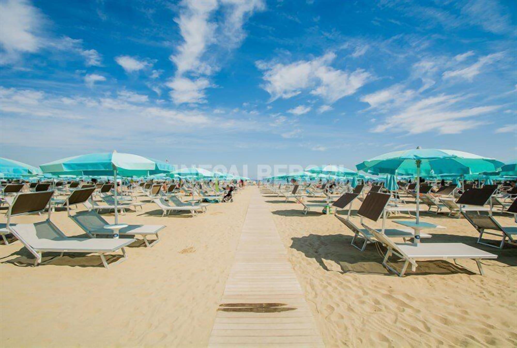 Hotel River Fronte Mare Con Piscina Rimini Exterior foto